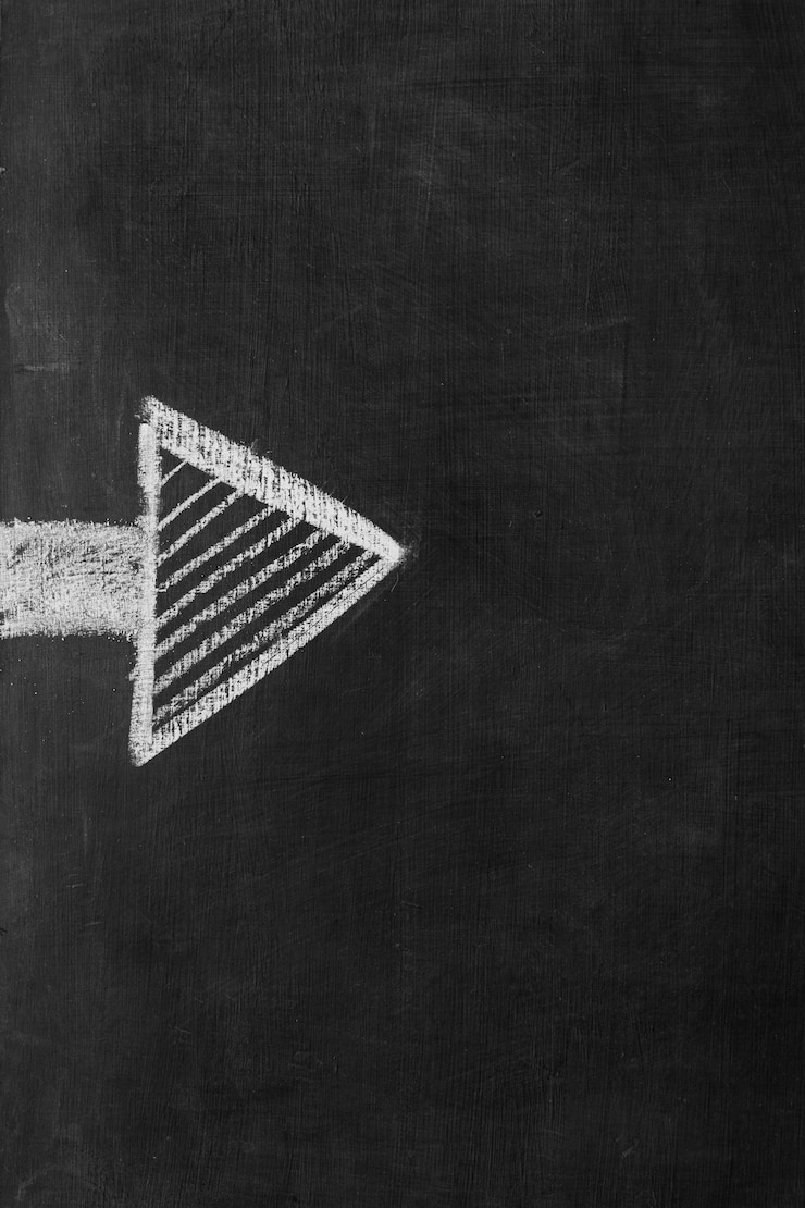 Free Photo drawn arrow pointing right on black background
