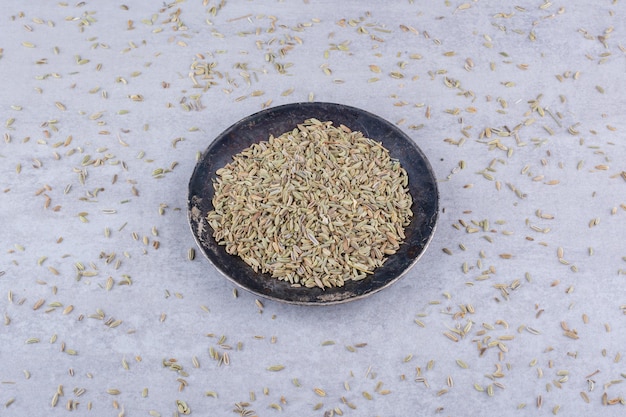 Free photo dried anise seeds on a platter on concrete background. high quality photo