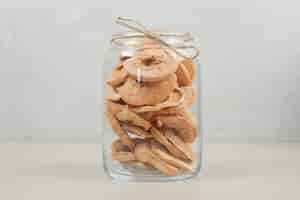 Free photo dried apple rings in glass jar