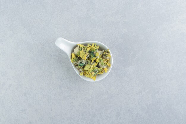 Dried chrysanthemum flowers in white bowl.  