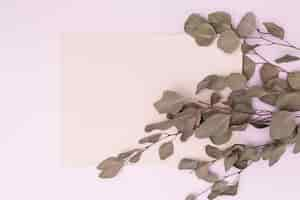 Free photo dried leaves with copy space background