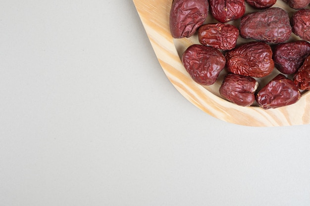 Free photo dried oleaster fruits on wooden plate