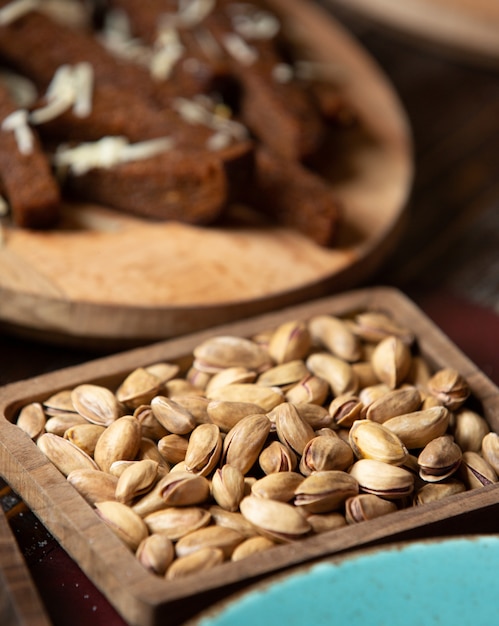 Free photo dried pistachios