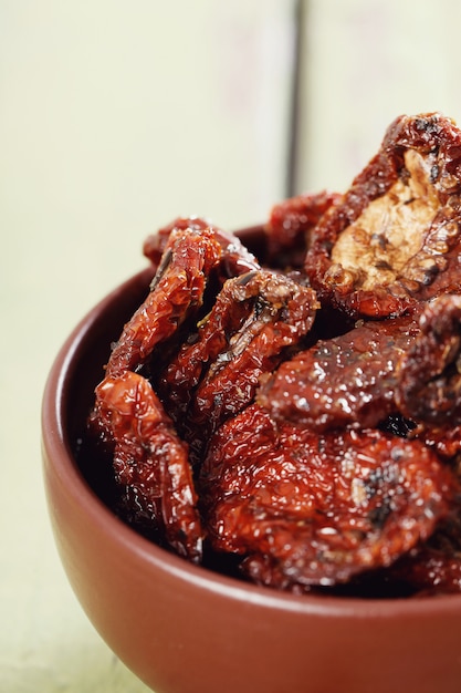 dried tomatoes on bowl