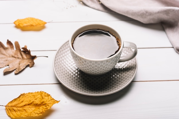 Free photo drink and leaves near napkin