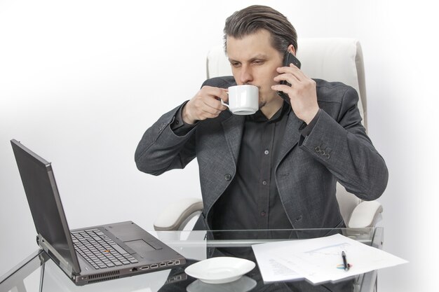 The Drawbacks of Using Telephones for Business Communication