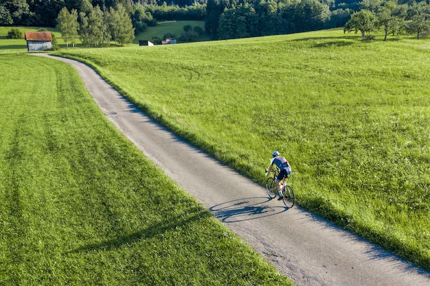 Free photo droneview of a cyclist