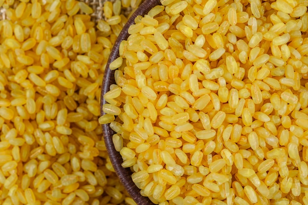 Free photo dry bulgur wheat in a bowl close-up.