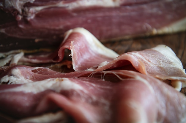 Foto gratuita idea di ricetta per la fotografia alimentare del prosciutto crudo