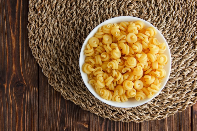 Delicious Variety: A Perfectly Arranged Bowl of Dry Pasta