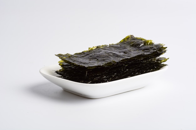 Free photo dry seaweed on white background