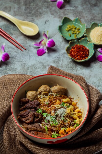 Dry thin noodles with stewed pork and pork ball.