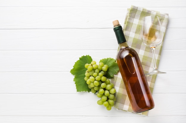 Dry white wine with grapes