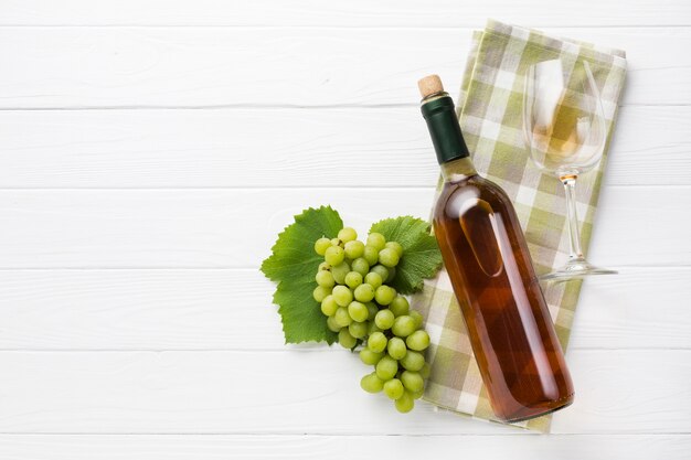 Dry white wine with grapes