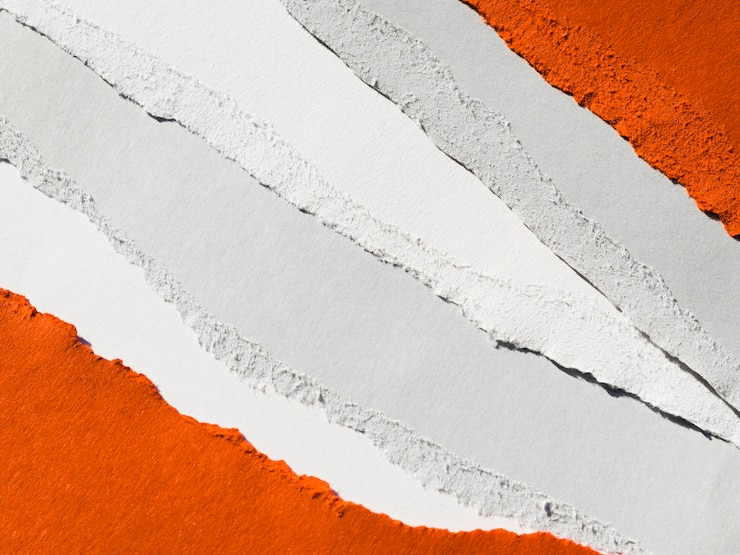 Free Photo dual toned shredded papers