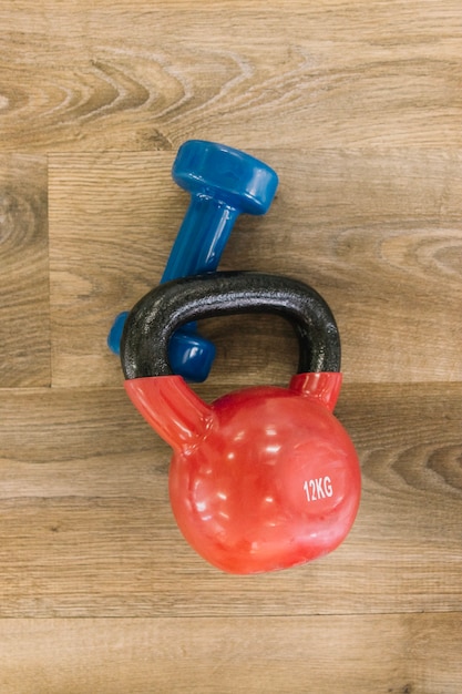 Free photo dumbbell and kettlebell