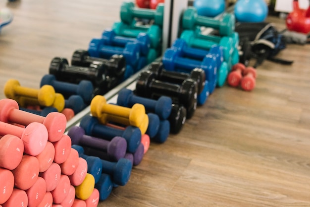 Free photo dumbbells lying on floor