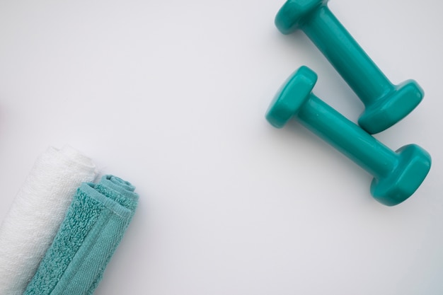 Free photo dumbbells and towel
