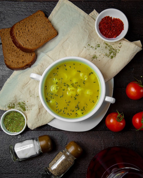 Free photo dushbara soup topped with herbs