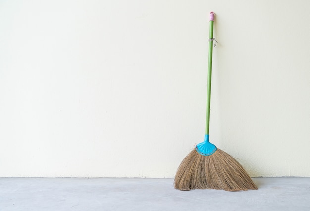 Free photo dust pan and broom