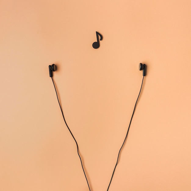 Free photo earphones arrangement with musical note