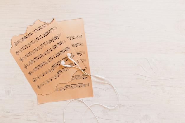 Free photo earphones near sheet music