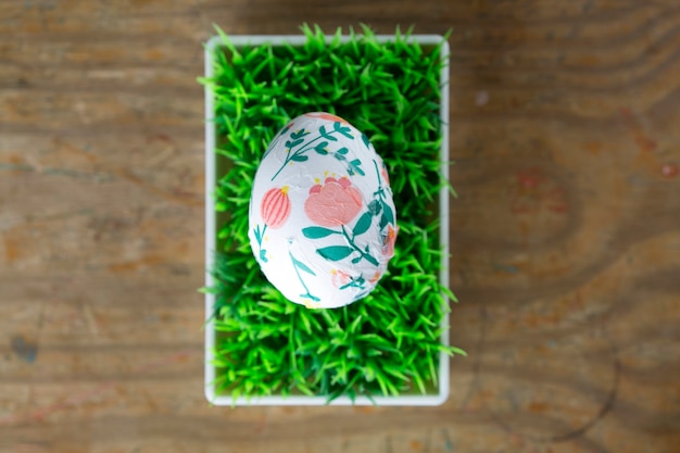 Free photo easter egg on grass