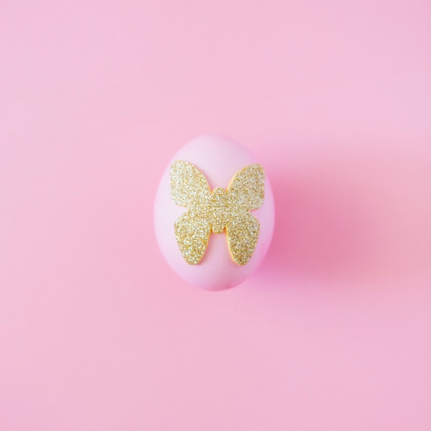 Free photo easter egg with decorative butterfly