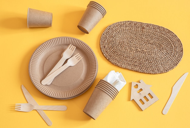 Eco-friendly, stylish recyclable paper tableware.