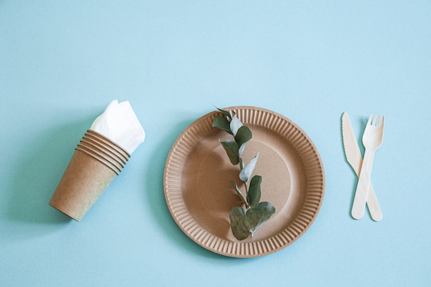 Eco-friendly, stylish recyclable paper tableware.