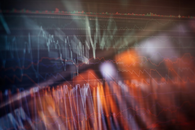 Экономический рост, спад. электронная виртуальная платформа, показывающая тенденции и колебания фондового рынка, анализ данных с диаграмм и графиков для определения результата.