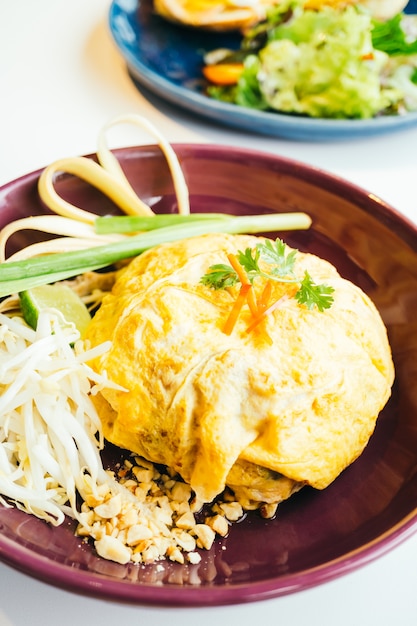 Egg wrap pad thai noodle