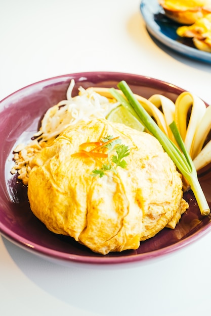 Egg wrap pad thai noodle