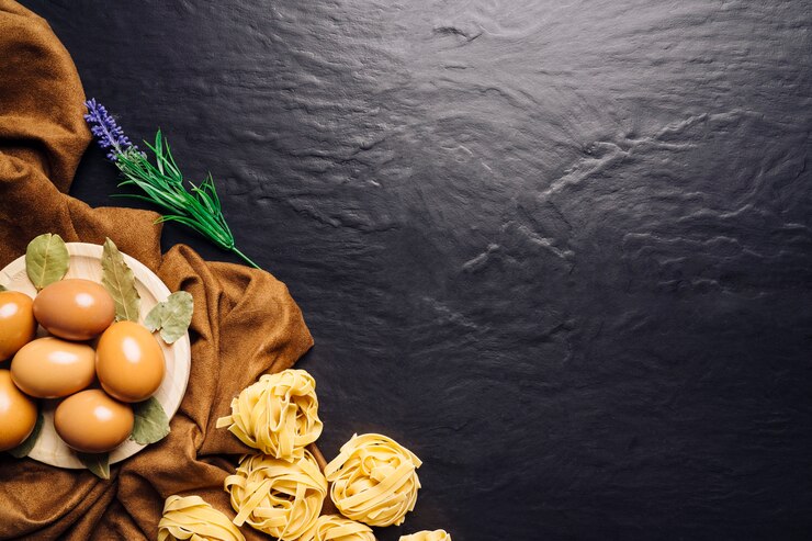 Free Photo eggs, pasta and space on top