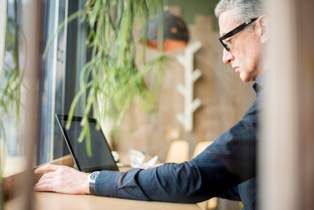 Elderly businessman with laptop