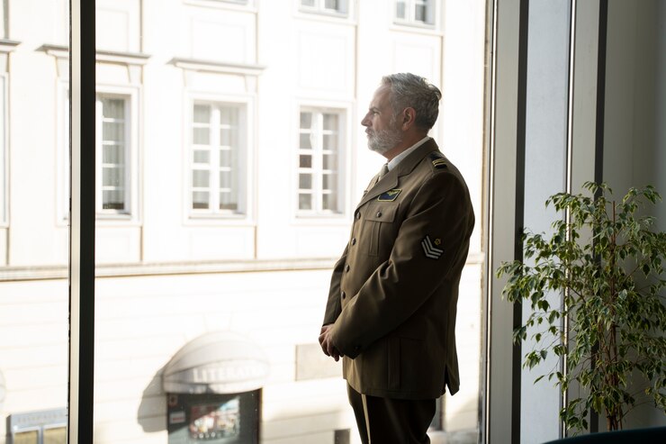 Free Photo elderly general in uniform side view
