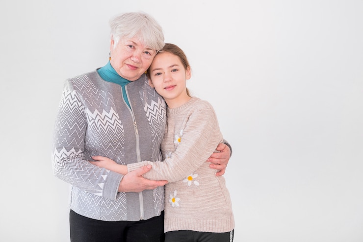 무료 Photo 그녀의 granddaugther와 함께 포즈 노인 할머니