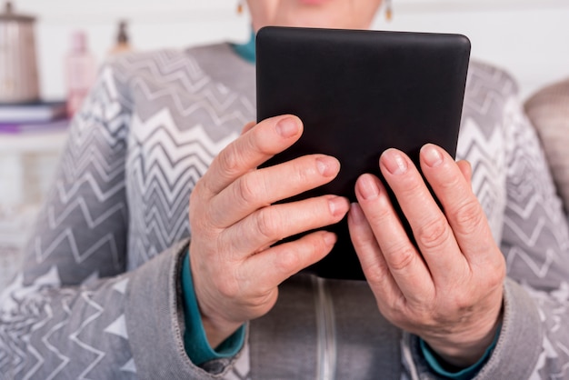 Free photo elderly grandma reading