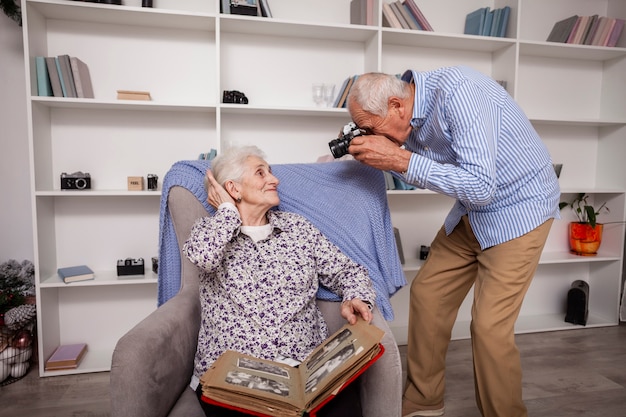 Free photo elderly man taking picture of woman