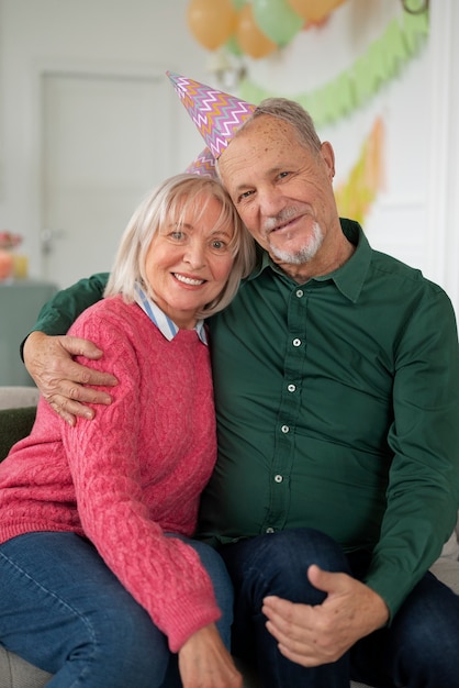 Free photo elderly people celebrating their birthday