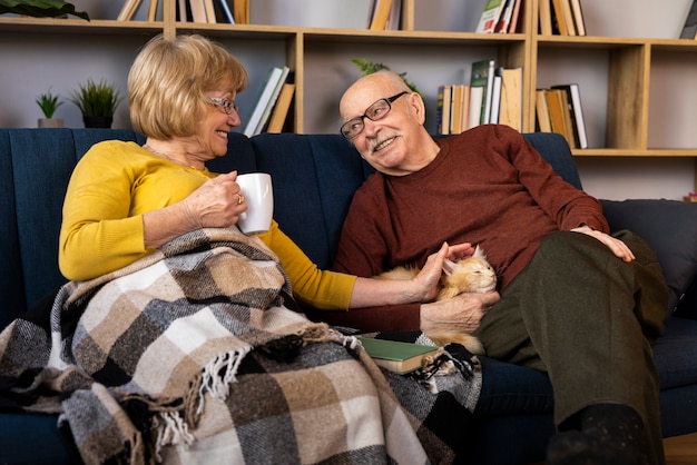 Free photo elderly people with cat pet