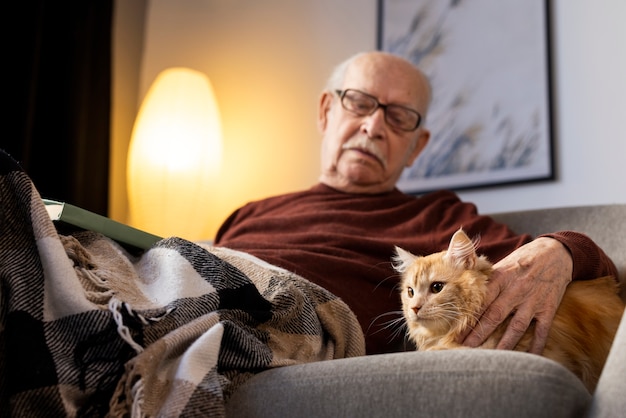 Free photo elderly person with pet cat