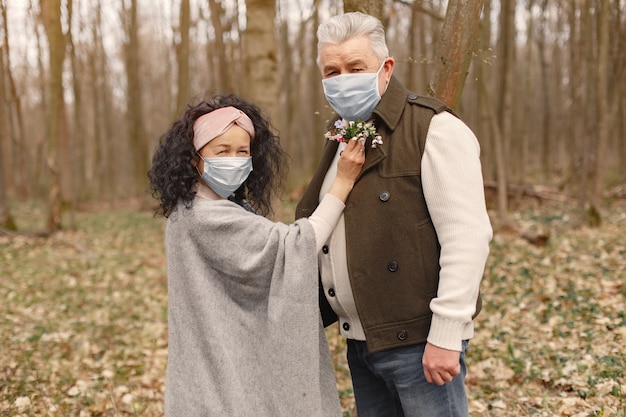 Free photo elegant adult couple in a spring forest