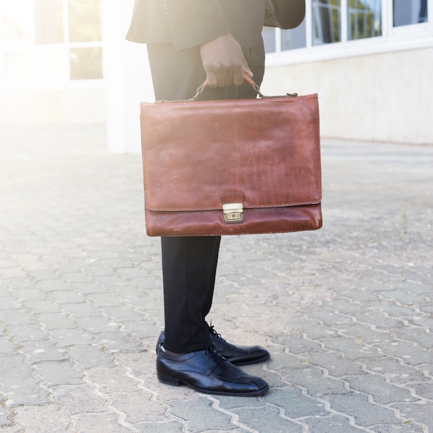 Free photo elegant businessman with bag