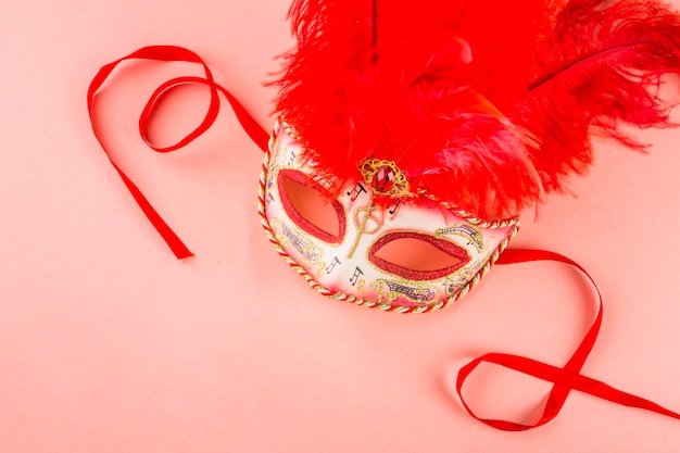 Foto gratuita composizione elegante con maschera veneziana di carnevale