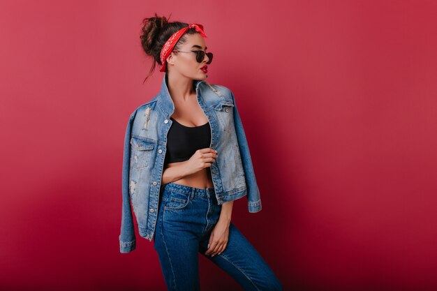 Elegant confident girl with vintage hairstyle enjoying photoshoot