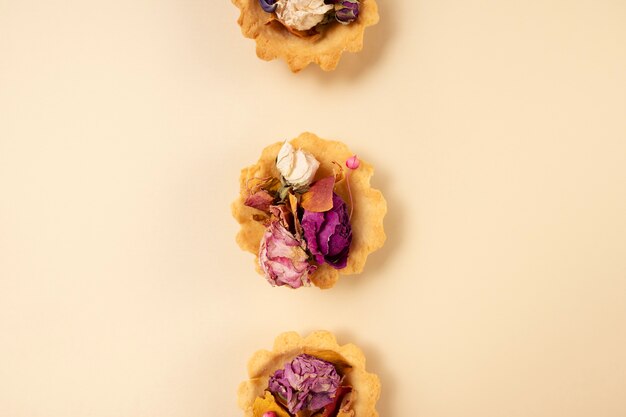 Elegant eco food concept with flowers in dessert tart