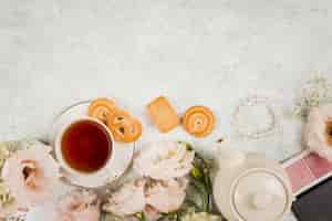 無料写真 エレガントな花とお茶のコピースペース