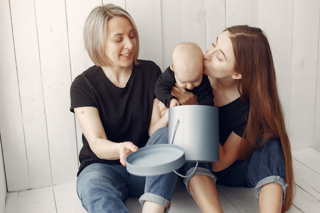 Free photo elegant grandma at home with daughter and grandson