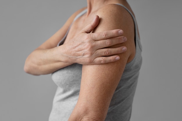 Free photo elegant hands of old woman